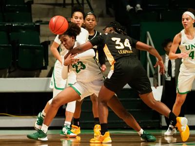 Women S Basketball Unt Falls In Another Close Game Mean Green