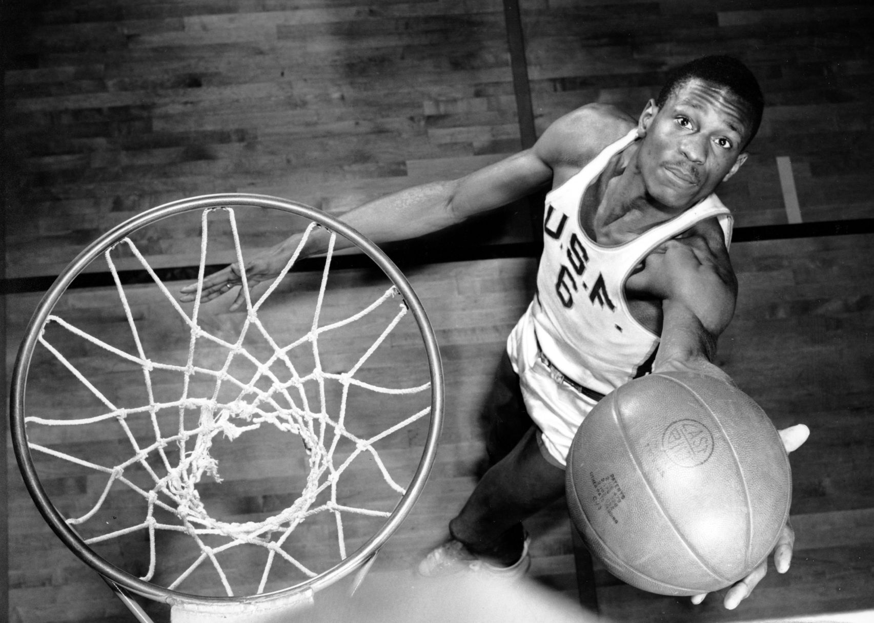 Bill Russell, basketball great who worked for civil rights, dies