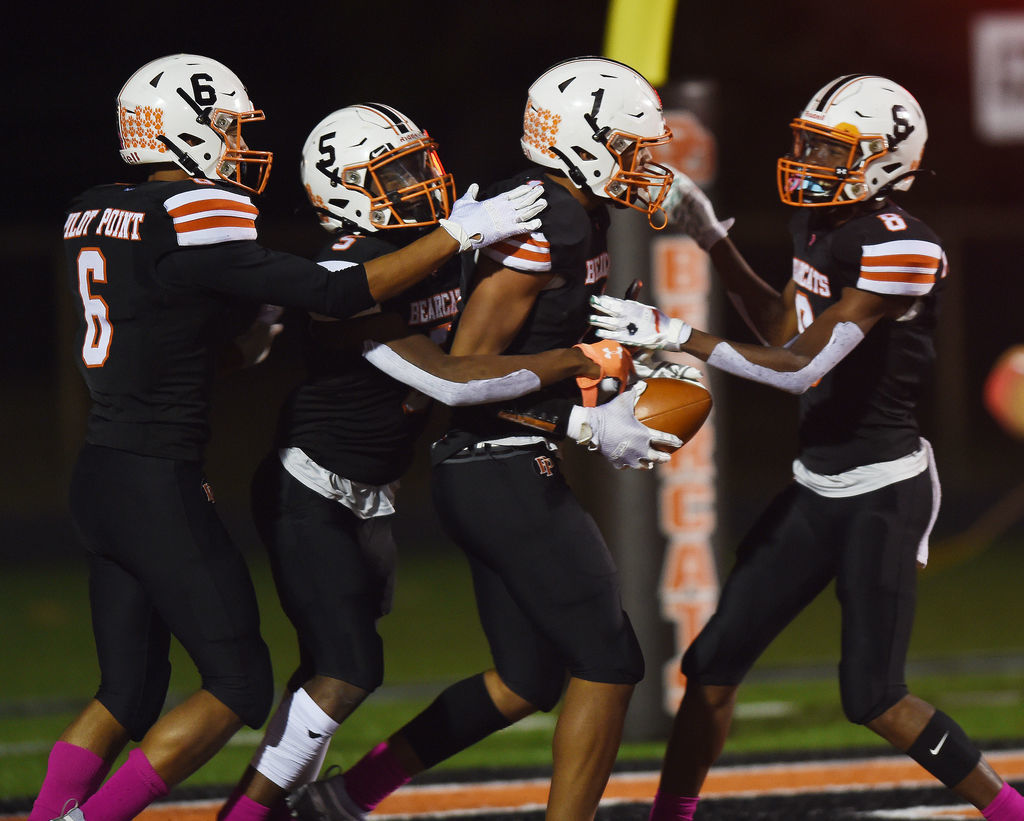 Football Pilot Point manhandles Ponder to stay unbeaten in district