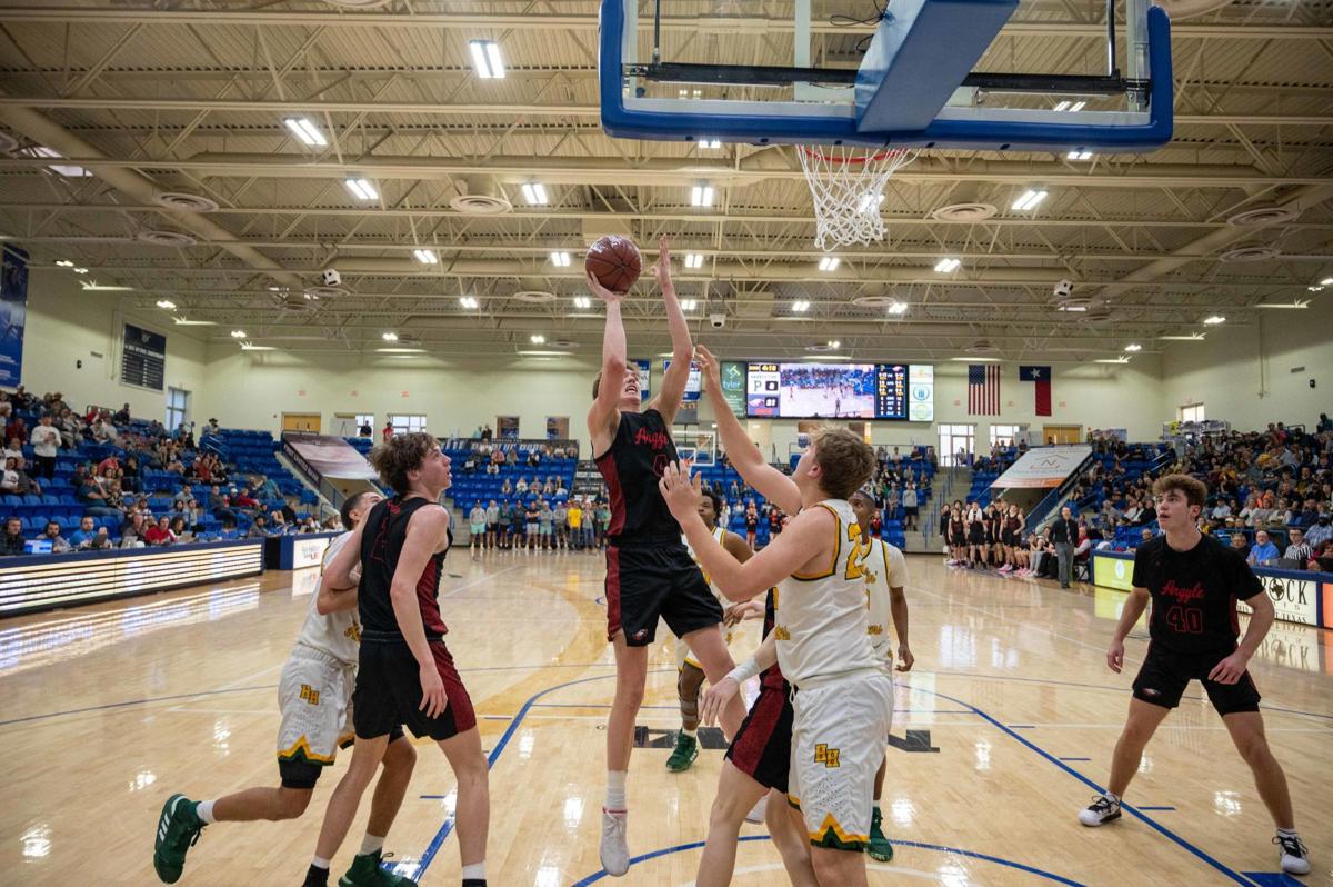 Boys basketball Argyle defeats Pampa and advances to the state