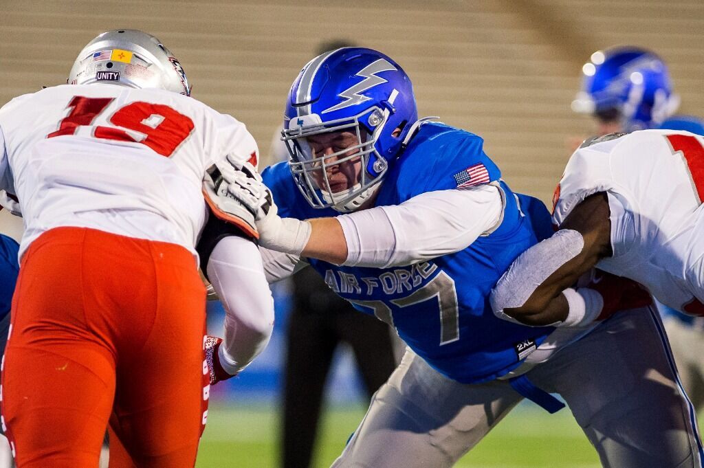 Central Michigan Life - Thomas Incoom signs with Denver Broncos as  undrafted free agent