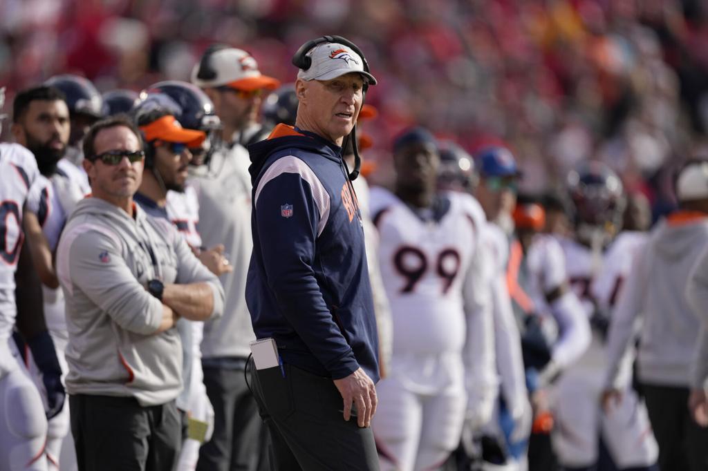 Denver Broncos Players & Coaches React to Bad OPI Penalty on Courtland  Sutton - Sports Illustrated Mile High Huddle: Denver Broncos News, Analysis  and More