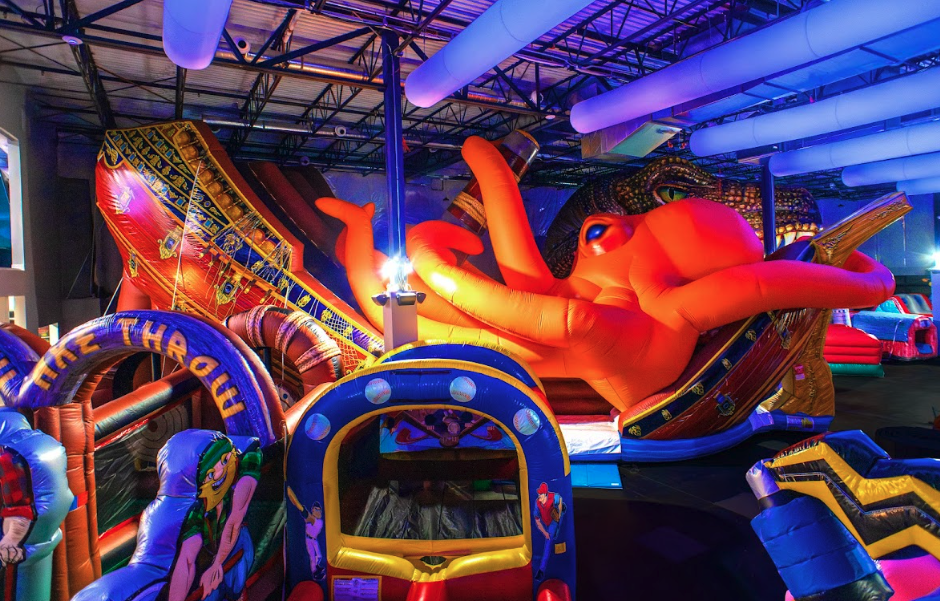 bijzonder Correct Cerebrum World's Largest Indoor Inflatable Amusement Park' set to open in Colorado |  outtherecolorado.com