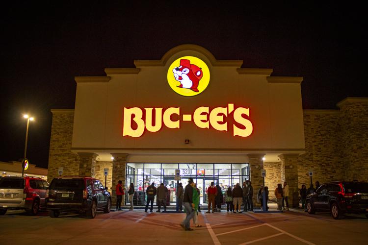 A line outside Colorodo's first Buc-ee's on opening day