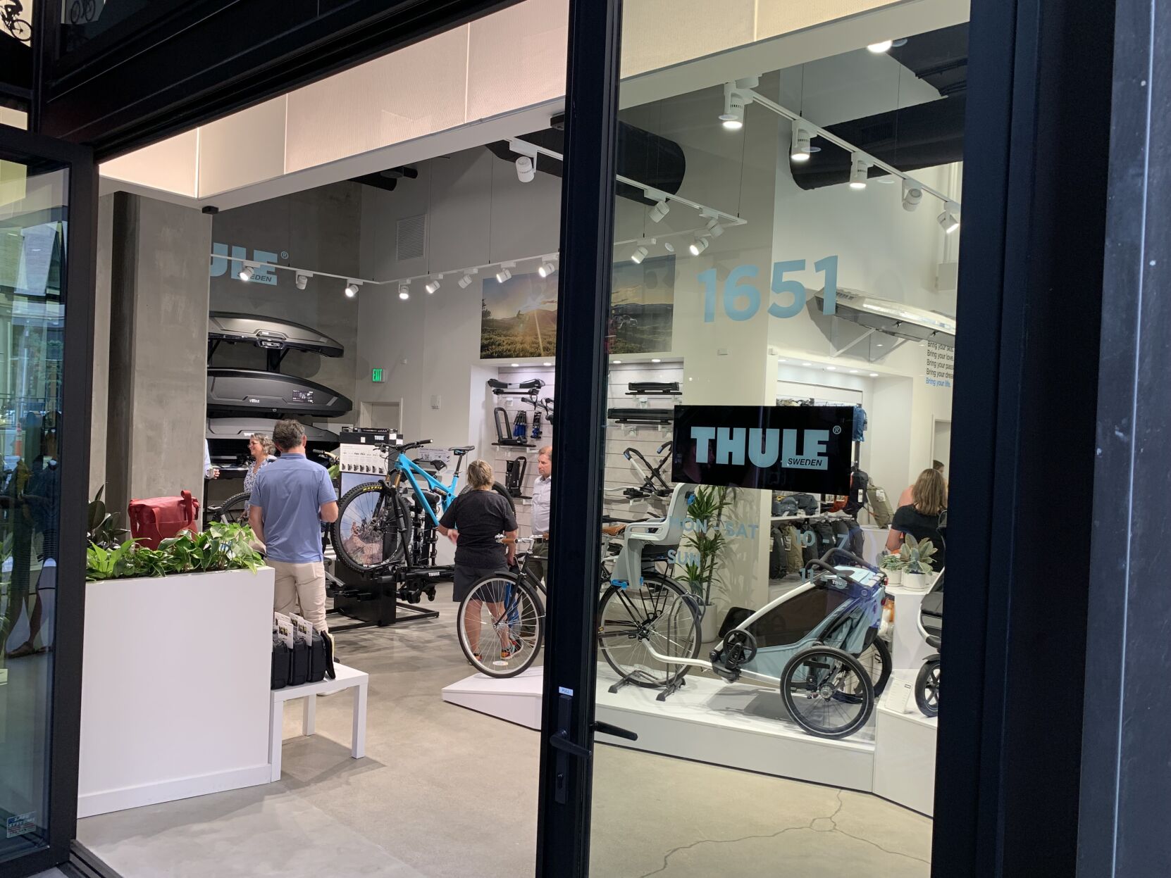 Thule retailers best sale near me