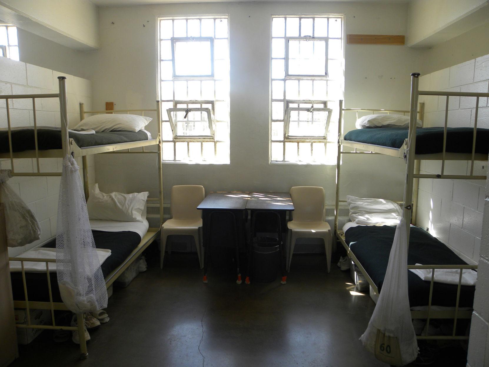 federal prison cell minimum security