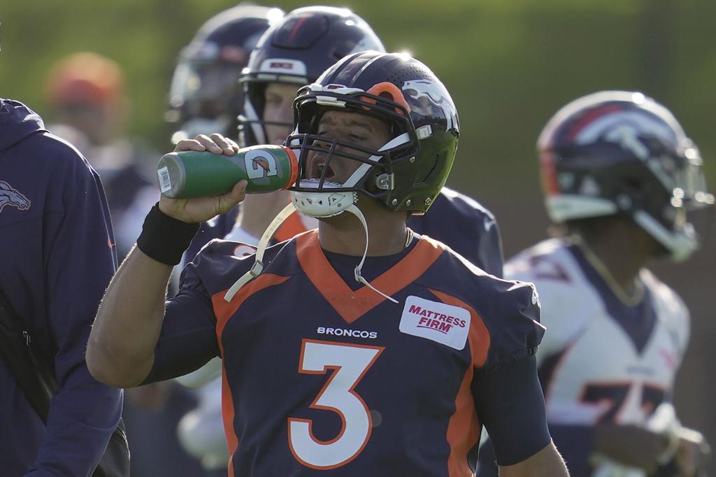 Broncos GM George Paton backs Nathaniel Hackett, Russell Wilson after 2-5  start to 2022 season