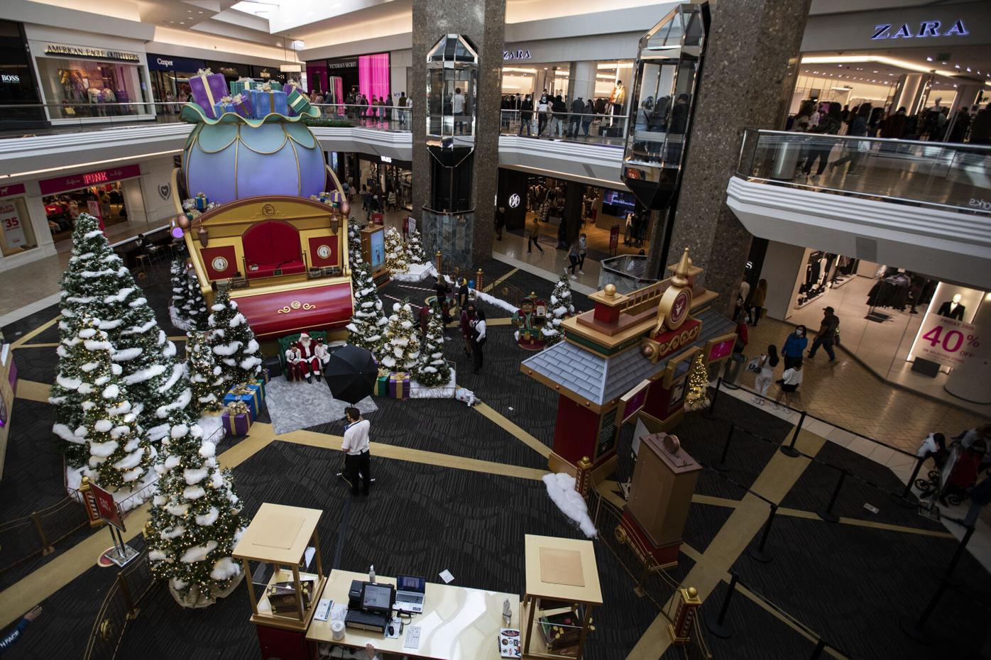 PHOTOS: Black Friday shoppers at Cherry Creek Shopping Center in Denver, Multimedia