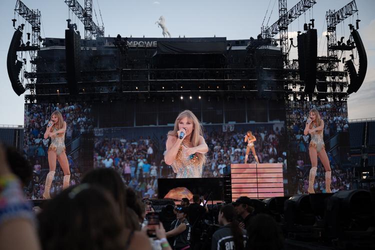 071523-dg-news-TaylorSwiftConcert15.JPG