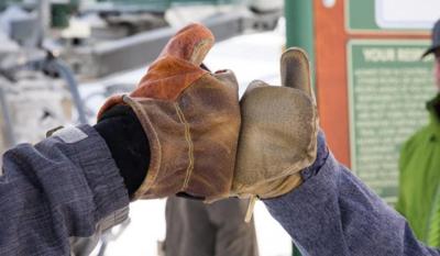 Your New Favorite Ski Gloves Only Cost $15