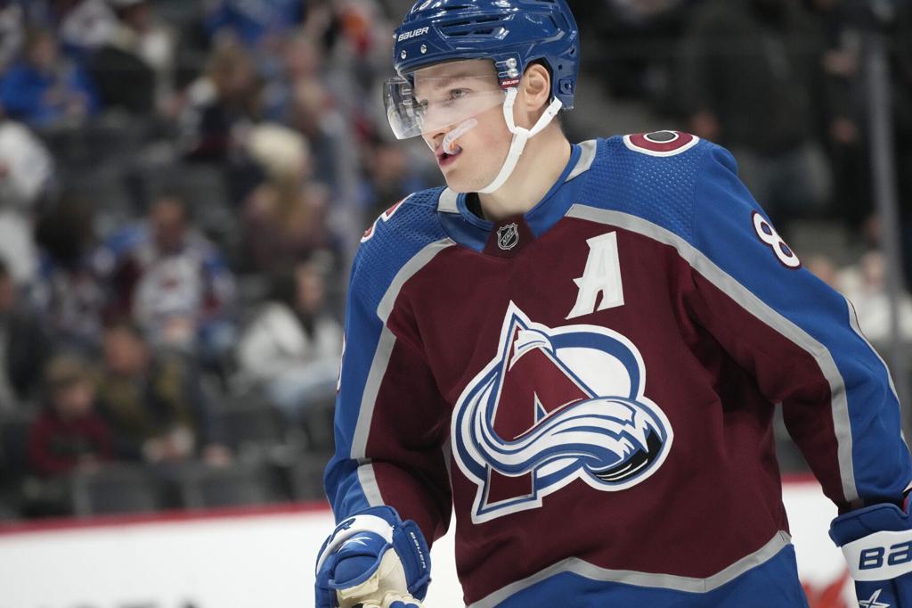 Avalanche loses to Pittsburgh 2-1 in overtime loss
