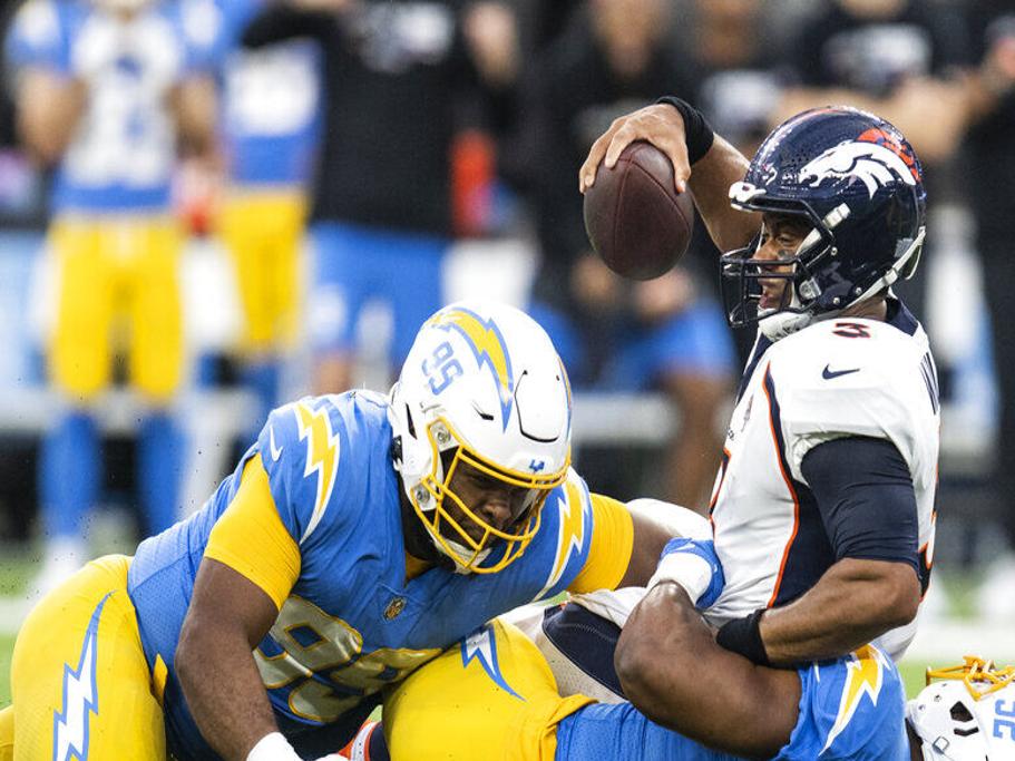 Broncos QB Wilson suffers hamstring injury in OT loss vs. Chargers