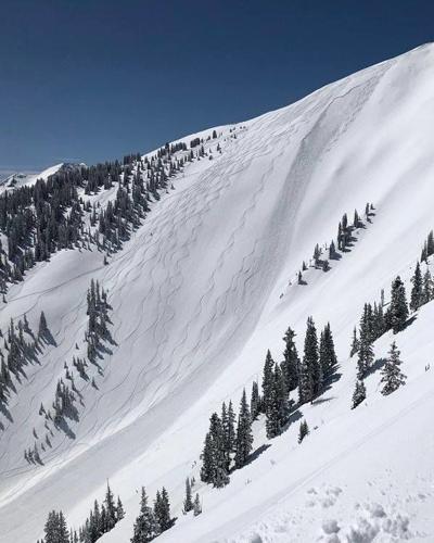 Skier miraculously escapes avalanche in Colorado