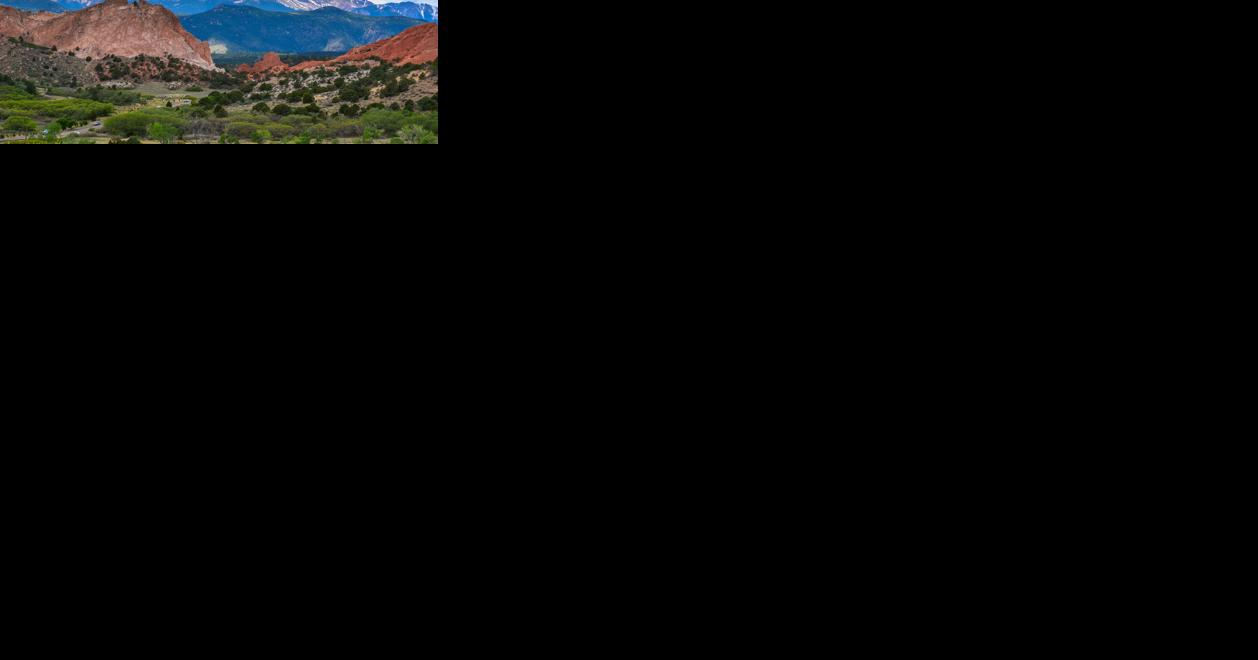 Views of Garden of the Gods park and Pikes Peak