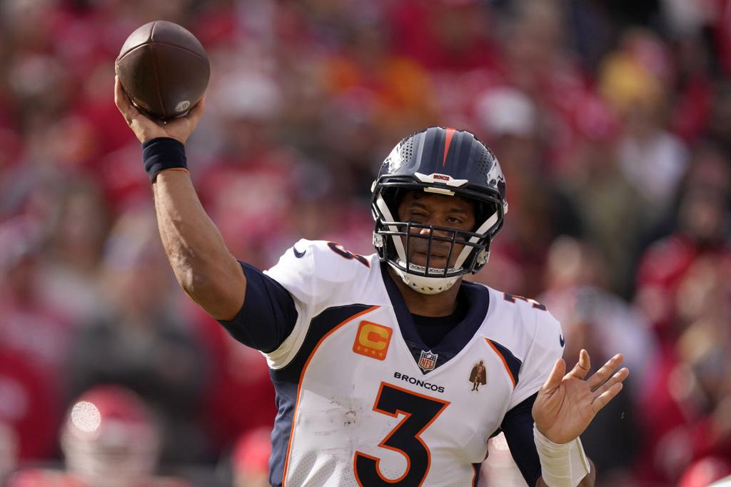 QB Russell Wilson confident about bouncing back from a disastrous first  Broncos season, 2023 Denver Broncos preview, Denver Broncos