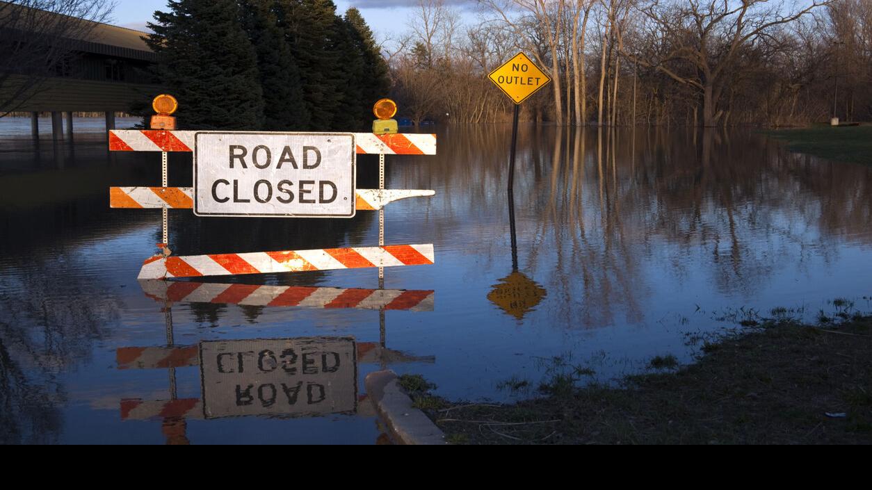 flood sign road