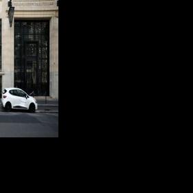 France foils Paris bomb attack outside US bank