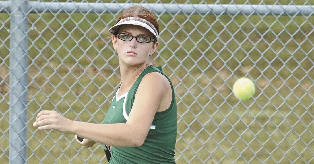 Tennis team sneaks into first place | Derby Sports | derbyinformer.com