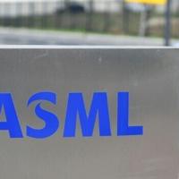Dutch tech giant ASML sees profits rise but warns on 2026