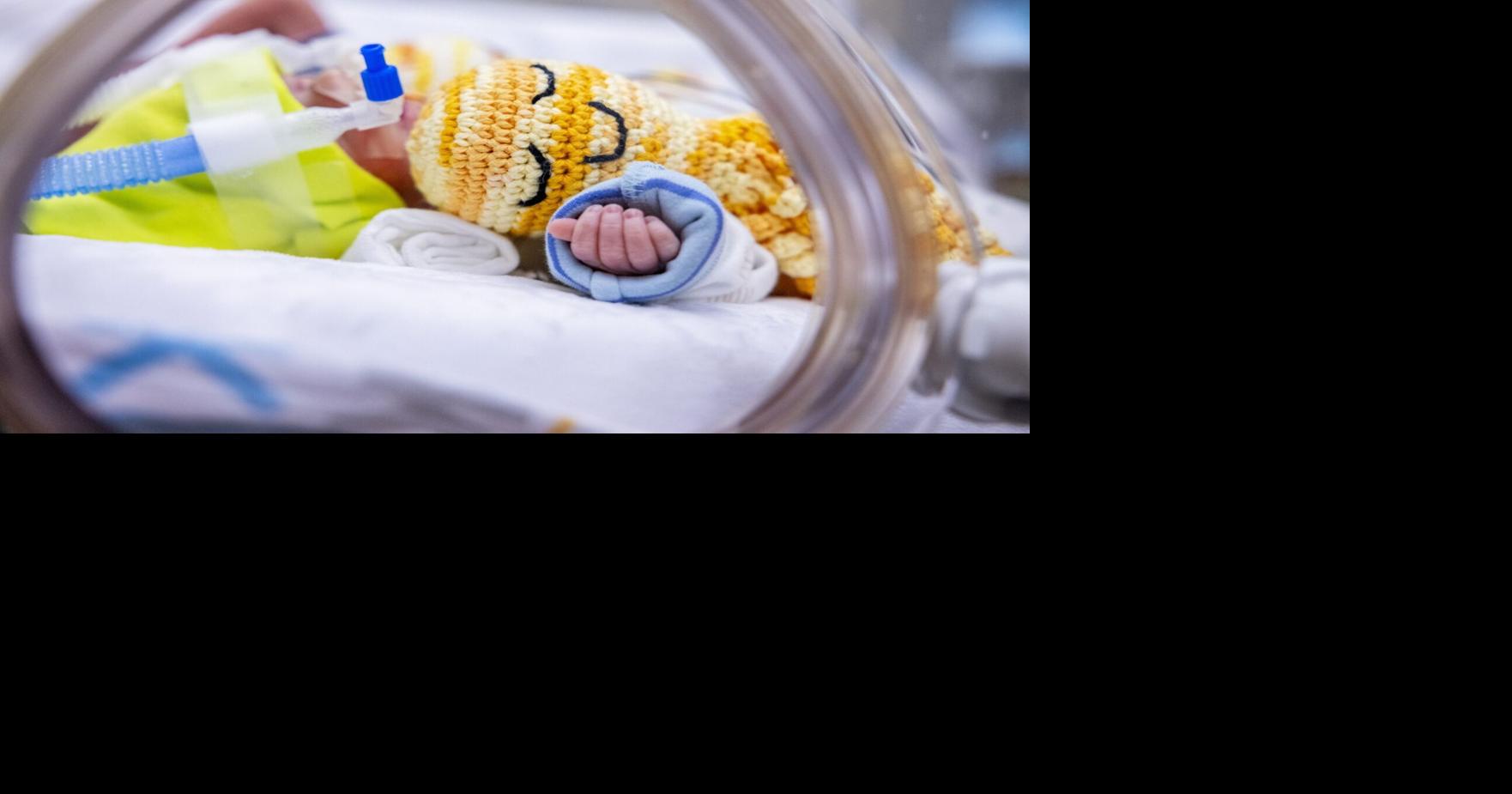 Hospital hand-crochets octopuses to comfort premature patients