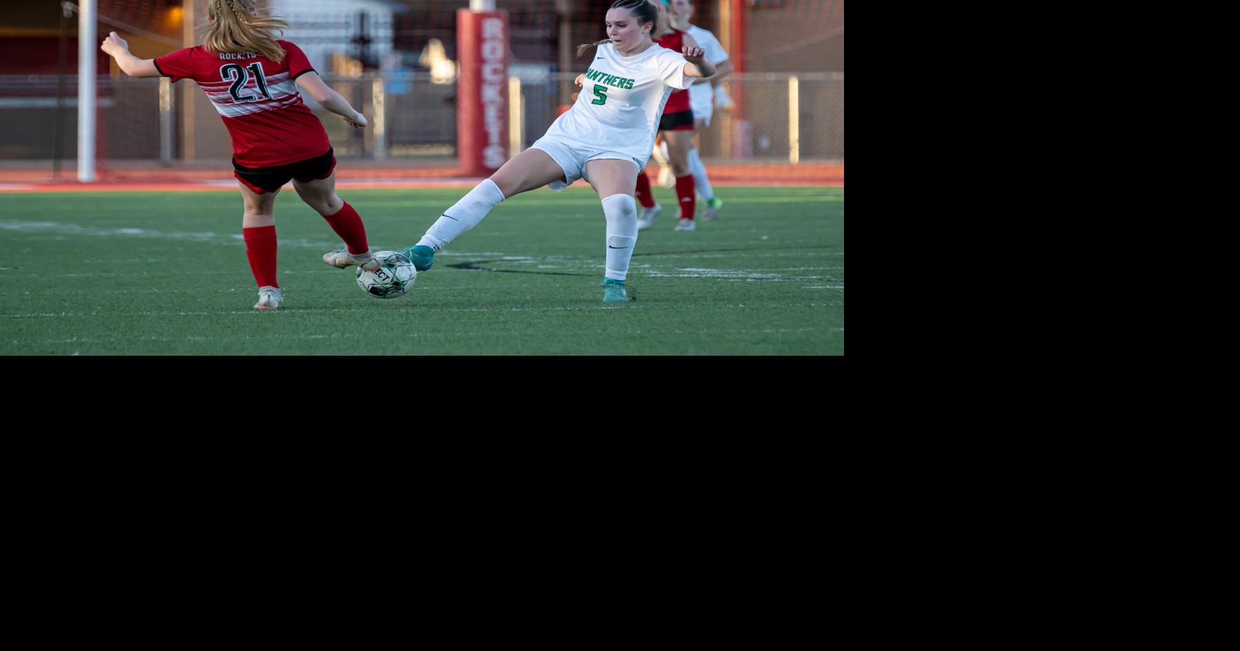 Soccer starts opening week strong | Derby Sports | derbyinformer.com