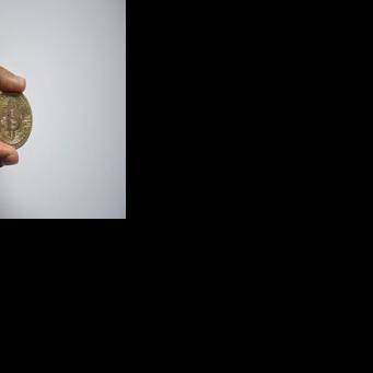 Stocks lower on uncertainty over earnings, tech rally, US rates