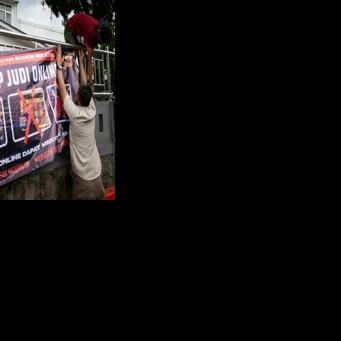 Gambling ads target Indonesian Meta users despite ban