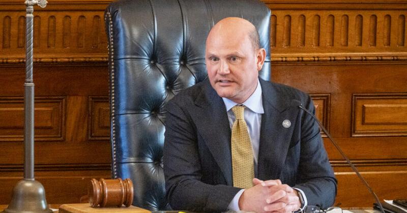 Trump praises Kansas official for help on voter registration crackdown