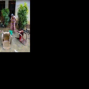 Sri Lanka issues fresh landslide warnings as toll nears 500