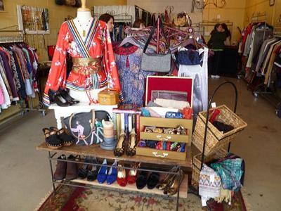 Boutique Peek Curio Women S Resale And Accessories Fashion
