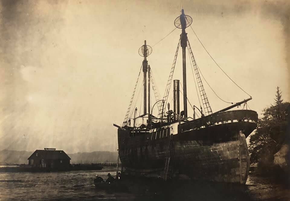 This Nest of Dangers': Believe-it-or-not voyages of Columbia River Lightship  No. 50, 1892 - 1909, Life