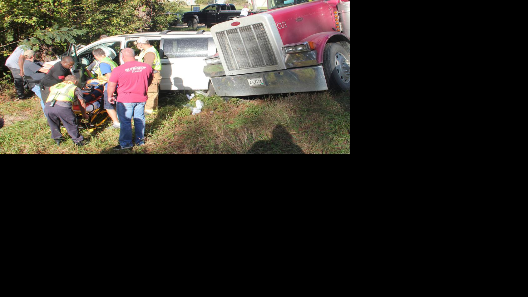 Wreck Sends One To Hospital Chickasaw Journal Djournal Com