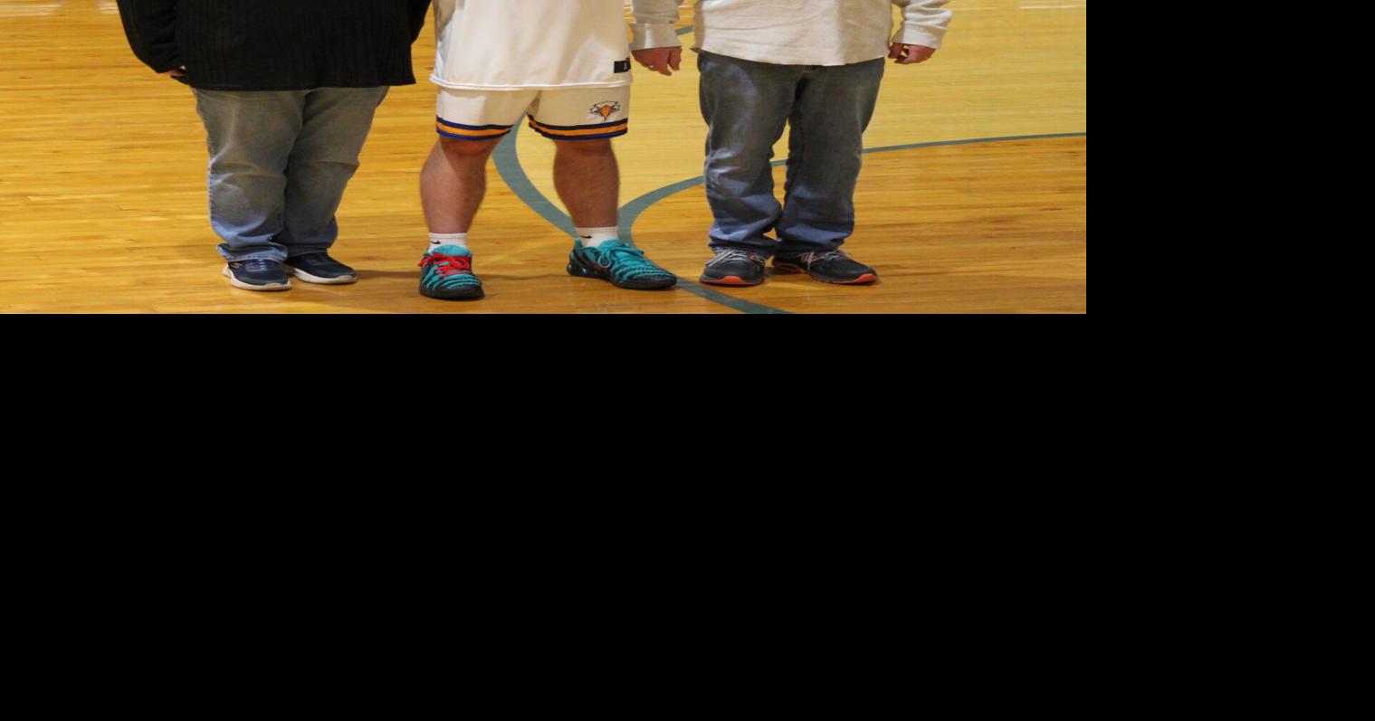 Lady Eagles earn win on senior night, Eagles fall short | Sports ...