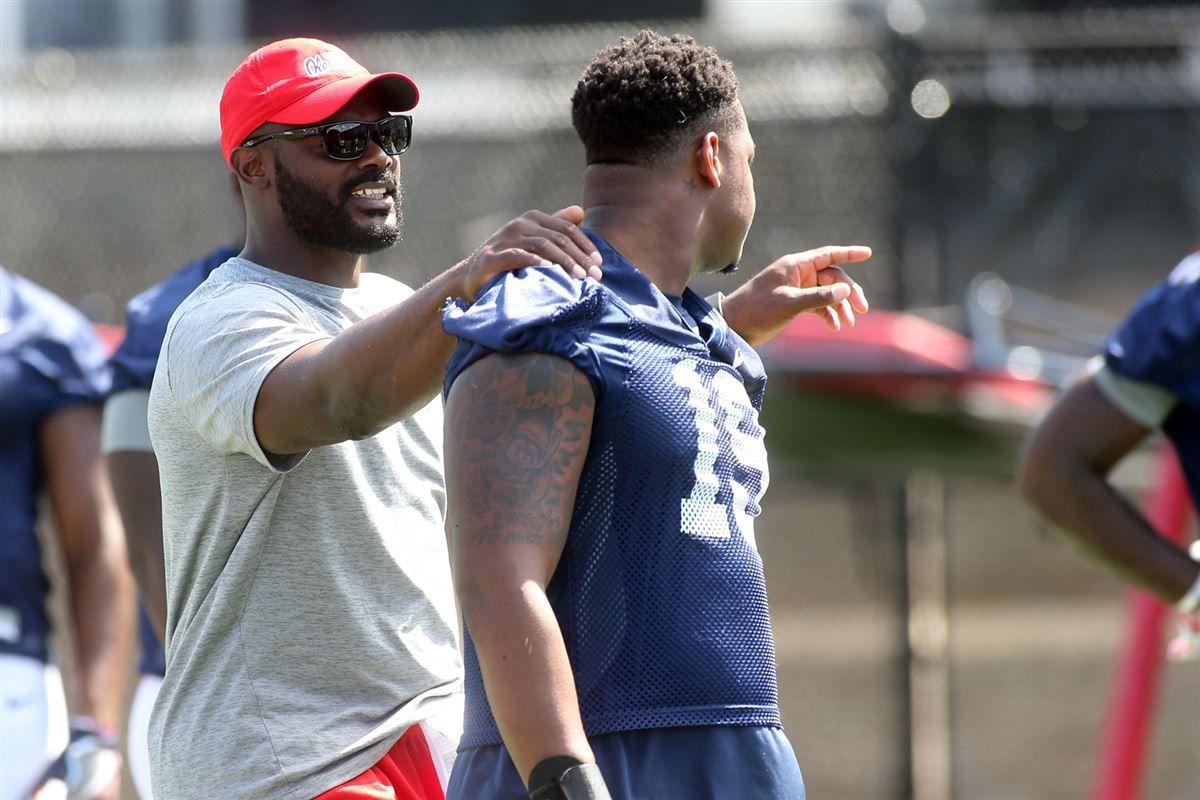 Freddie Roach Aiming For Interchangeable Defensive Line Ole Miss