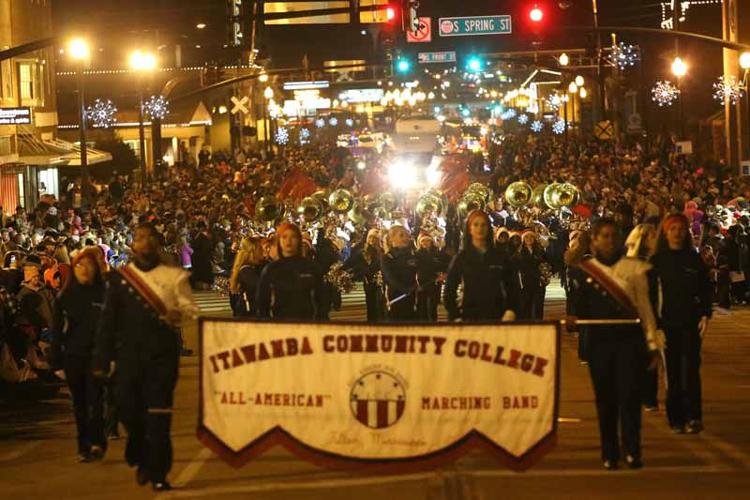 PHOTO GALLERY Tupelo Christmas Parade Arts & Entertainment