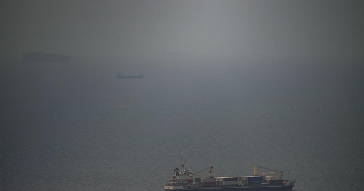 Trump Perintahkan Militer AS untuk Menembak dan Membunuh Kapal Iran Kecil yang Mencekik Selat Hormuz