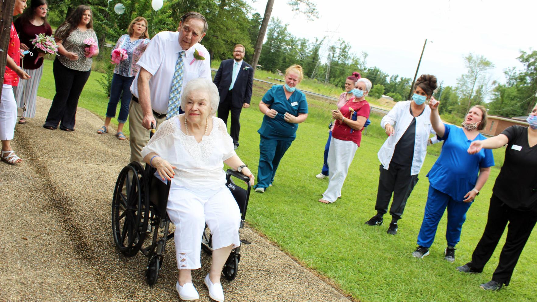 Diversicare couple gets married in nursing home ceremony - Vimarsana News