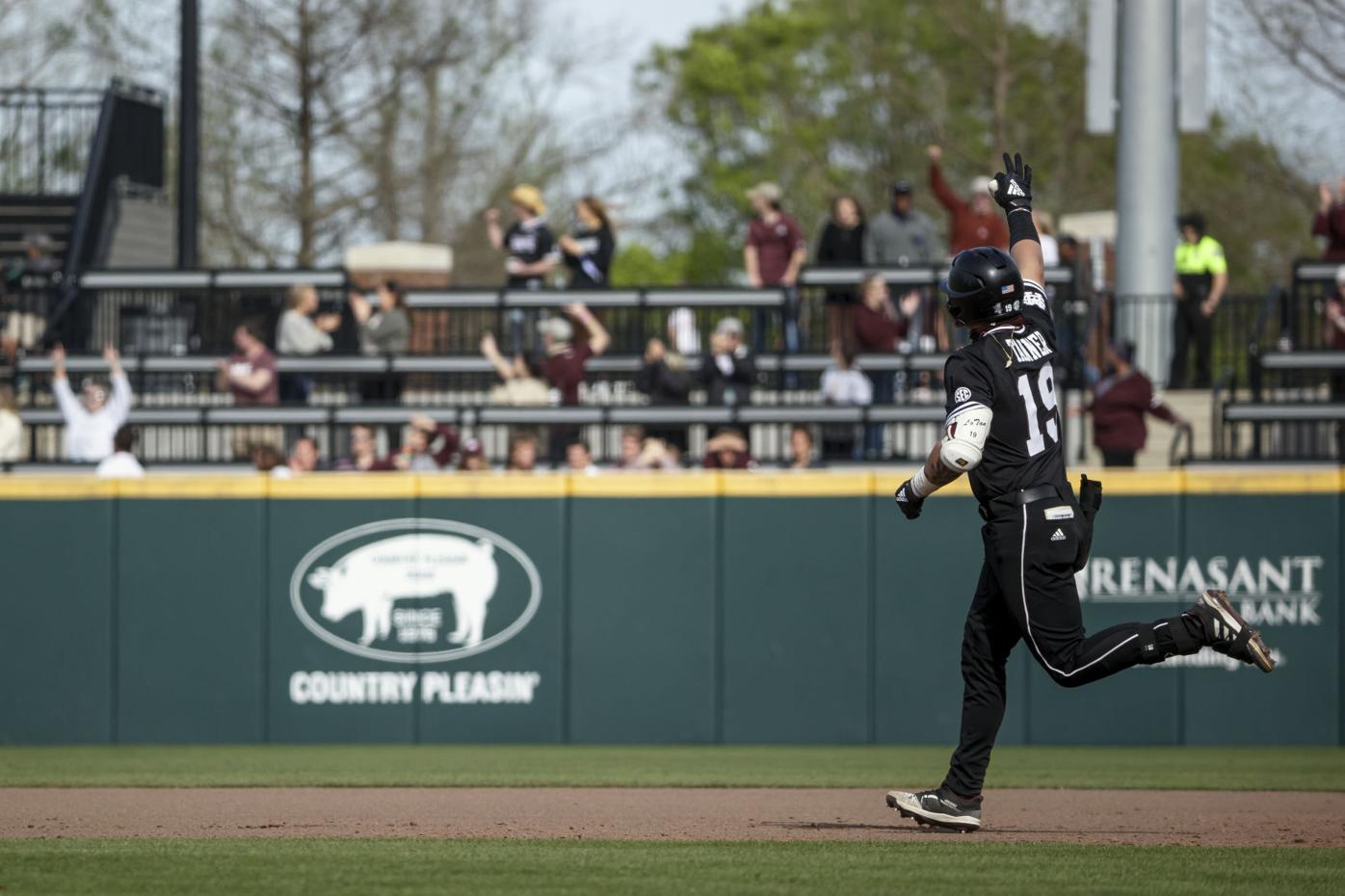 Mississippi State Bulldogs force College World Series Game 3