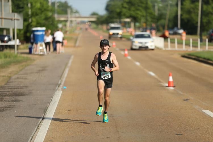 Moore dominates to win Gum Tree 10k Sports