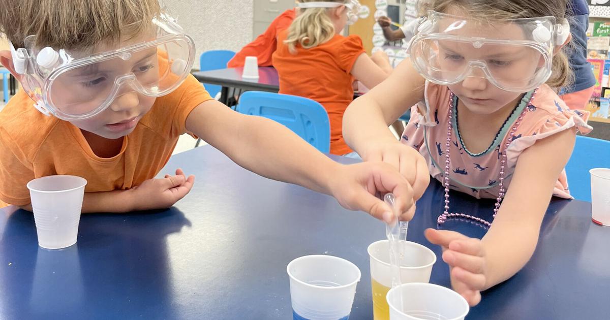 Students Learning Colors Kindergarten students learn about colors | New Albany Gazette ...