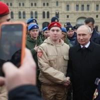 Россия обучает влиятельных подростков выпускать провоенный контент