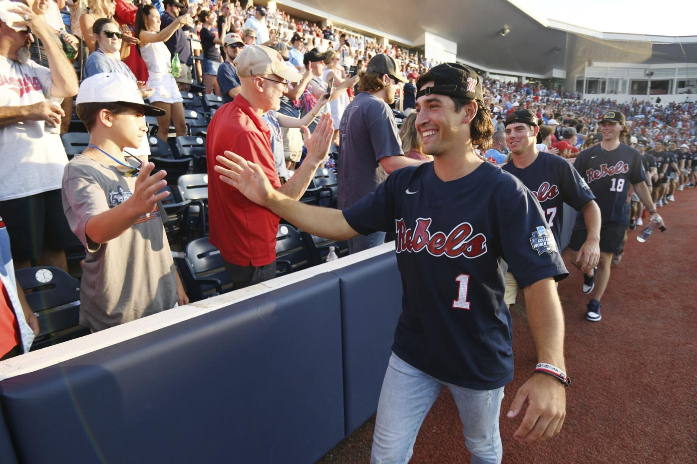 Rebels championship trophy makes tour stop in Tupelo Tuesday | Ole Miss |  djournal.com