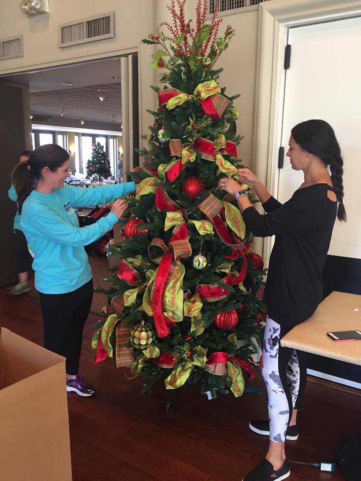 Tree Trimming Time Tupelo Women S Club Readies For Annual