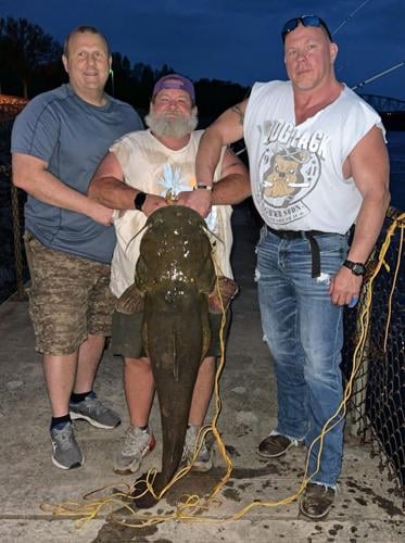 Tuscaloosa angler hooks 72-pound flathead catfish
