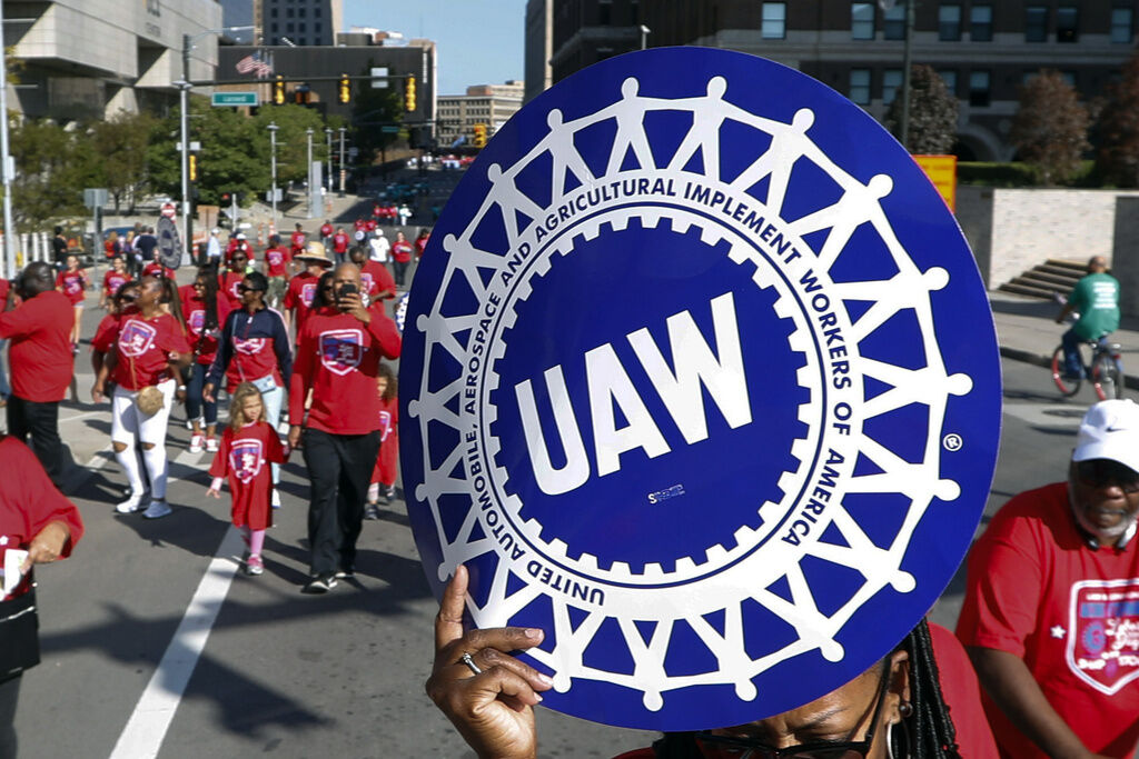 UAW will try to organize workers at all US nonunion factories