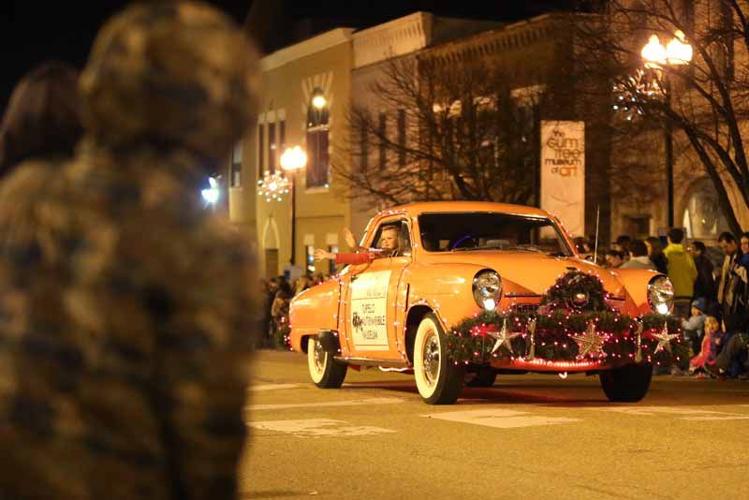 PHOTO GALLERY Tupelo Christmas Parade Arts & Entertainment
