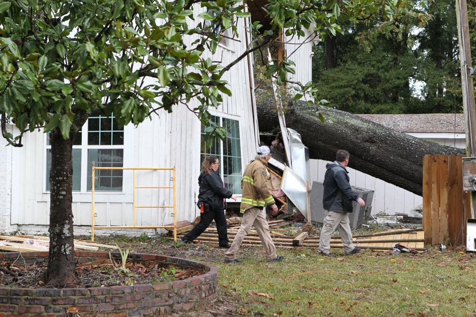 Rain Wind Deals Damage Across Region News Djournal Com