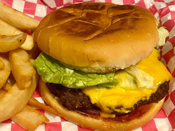 EATING OUT WITH JEFF JONES Finding small town hospitality at Kelly's