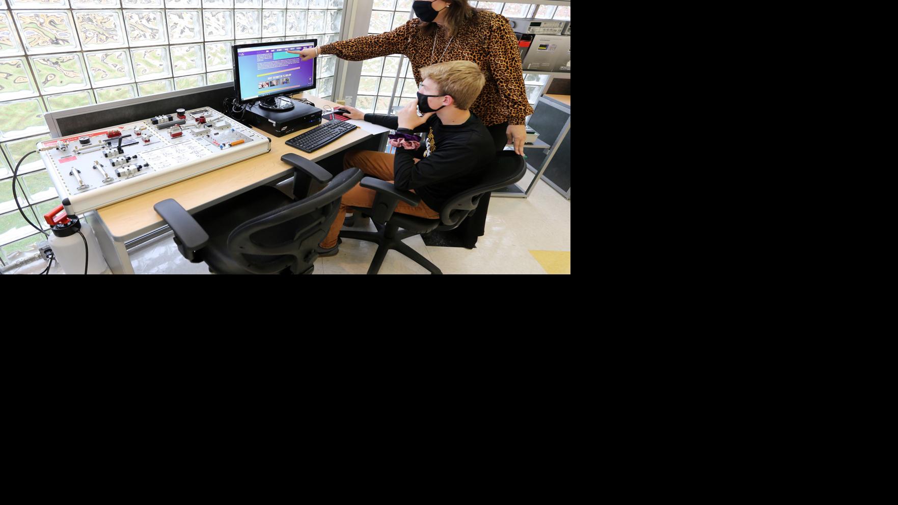 Learners take a look at information technological innovation occupations via virtual expo | Schooling