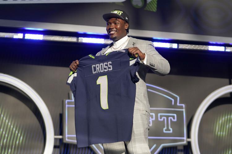 2022 NFL draft: Seahawks select Mississippi State OT Charles Cross